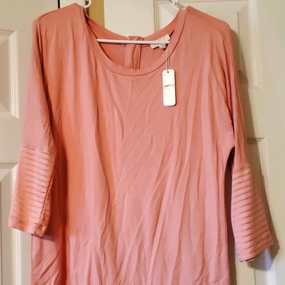Pink casual mid sleeve shirt.